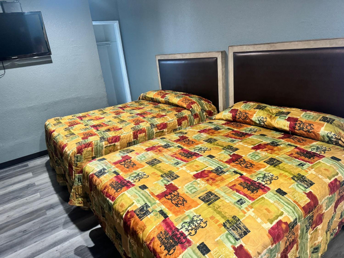Bedroom 5, King Castle Motel, Los Angeles