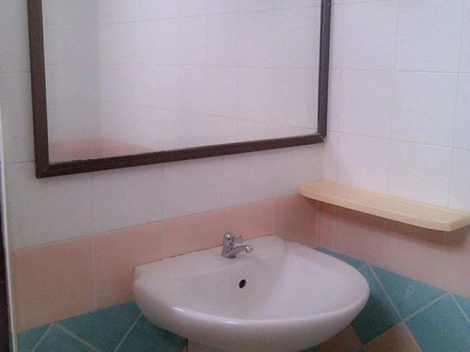 Bathroom 4, Petch Pailyn Hotel, Muang Phitsanulok