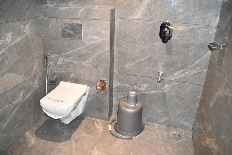 Bathroom 3, Treebo Trip Aarush Inn, Thane