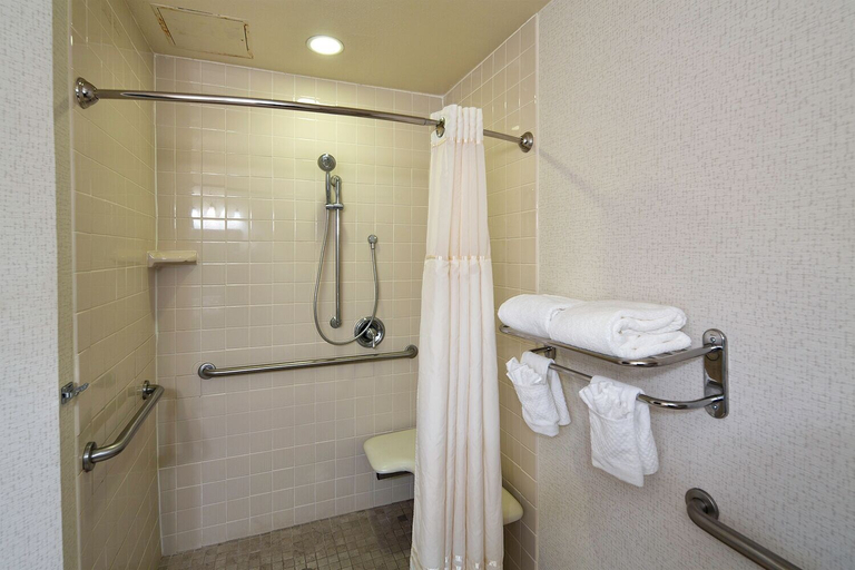 Bathroom 5, DoubleTree by Hilton Hotel Modesto, Stanislaus