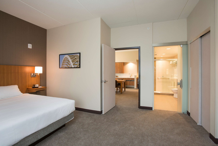 Bedroom 3, Hyatt Place Cincinnati / Sharonville Convention Center, Cincinnati
