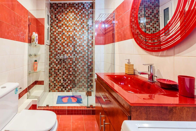 Room 2, Athens Strawberry Hideaway - City Chic Retreat, Attica