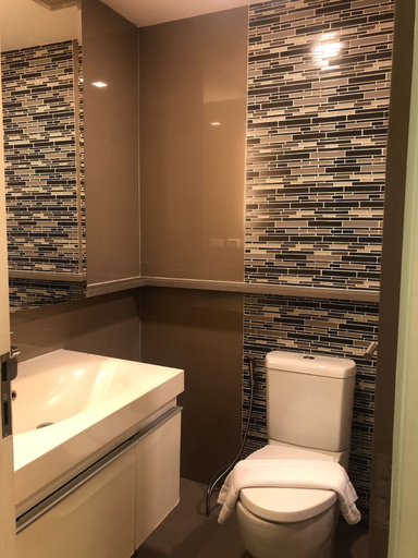 Bathroom 5, Dazzle Residence, Wattana