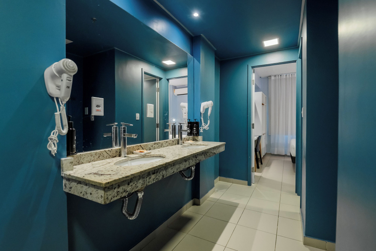 Bathroom 4, ibis Styles Manaus, Maués