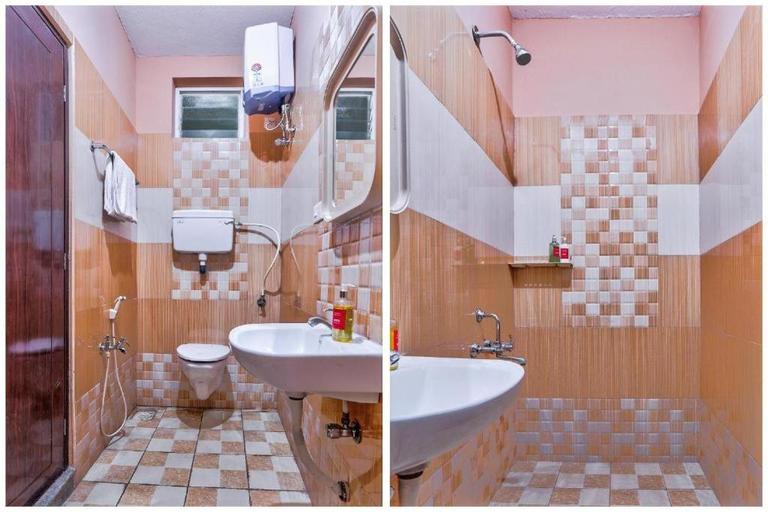 Bathroom 4, Grand Ocean inn, Puducherry