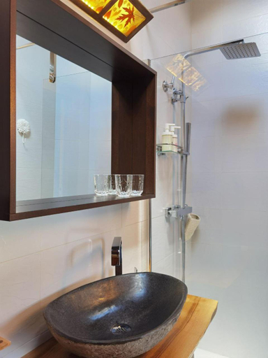 Bathroom 3, Hotel Eigon, León
