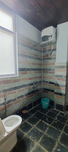 Bathroom 2, La Vilasa , Kullu