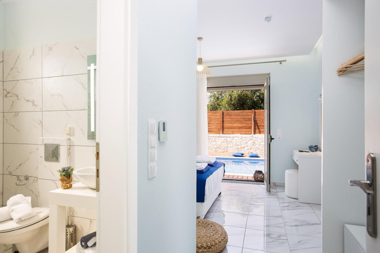 Room 4, Villa Vera - With Private Pool Jacuzzi, Crete