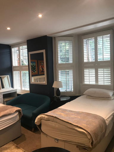 3, Acacia Villas Guest House, Surrey