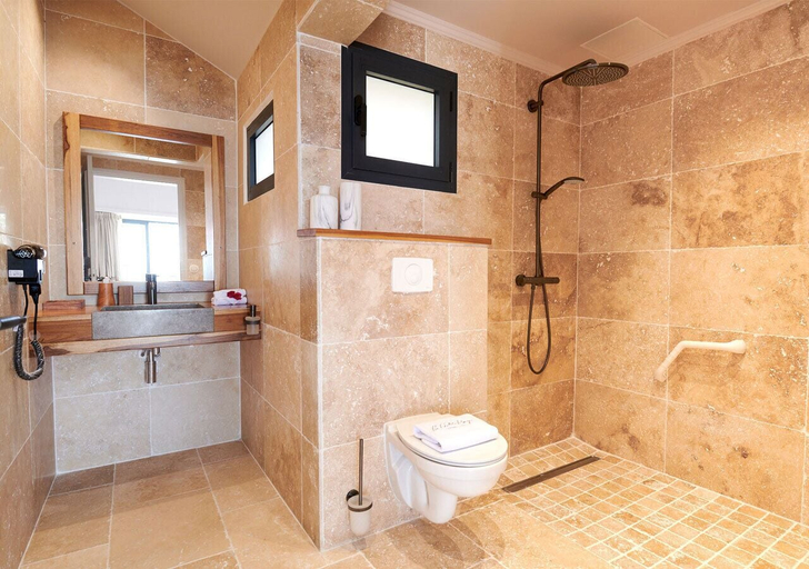 Bathroom 5, Les Galets Rouges Lodges & Spa, Bouillante