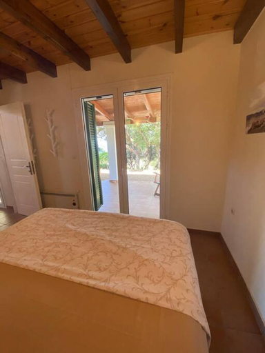 Room 2, Secluded Seaside Villa w Garden Sea-sunset View, West Greece