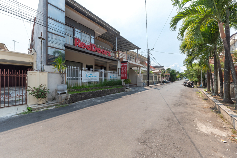 Exterior & Views 2, RedDoorz @ Soekarno Hatta Indah, Malang