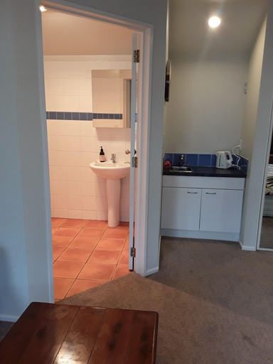 Bathroom 4, Cave Rock Guest House, Christchurch