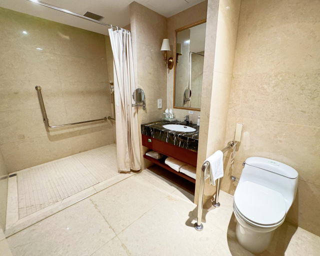 Bathroom 14