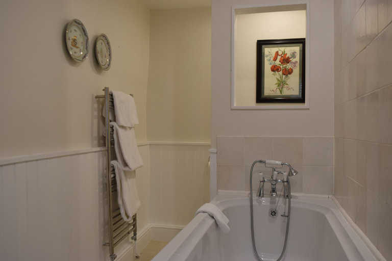 Bathroom 5, Noel Arms Hotel, Gloucestershire