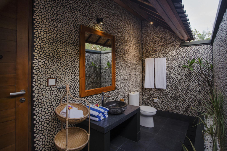 Bathroom 4, Castaway Resort, Klungkung