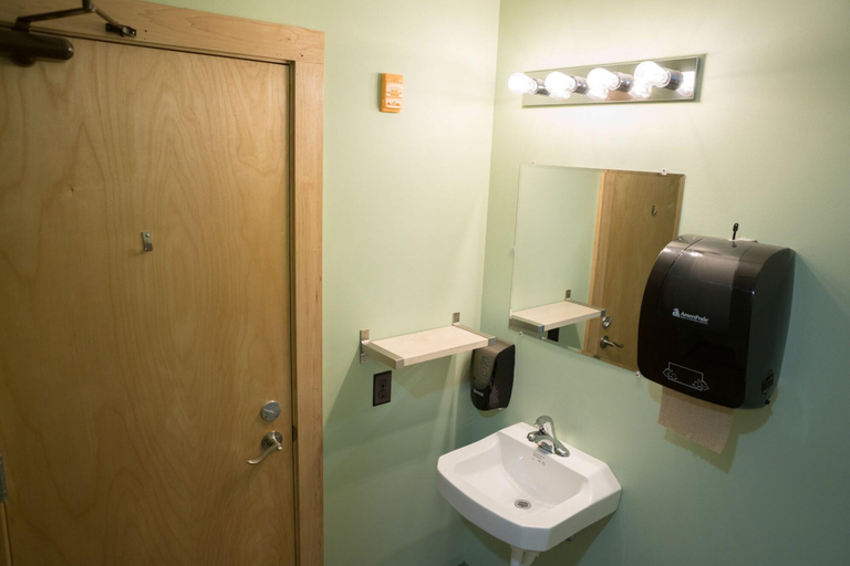 Bathroom 5, Hostel du Nord, Saint Louis