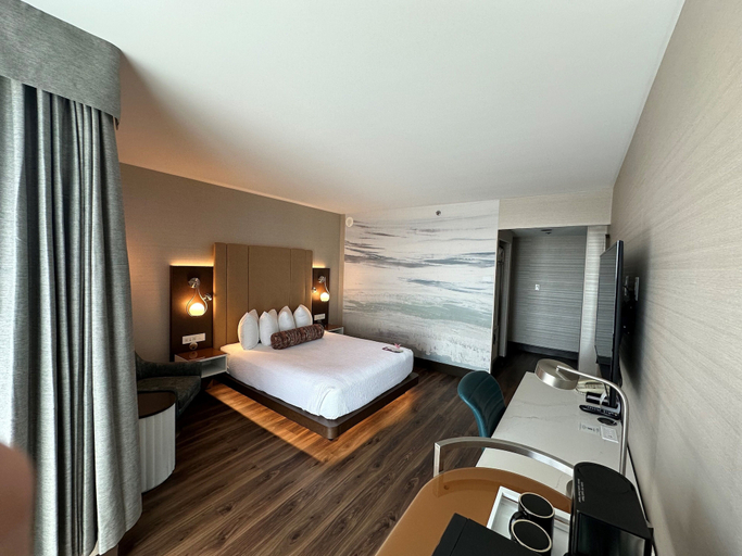 Bedroom 4, Coast Victoria Hotel & Marina by APA, Capital