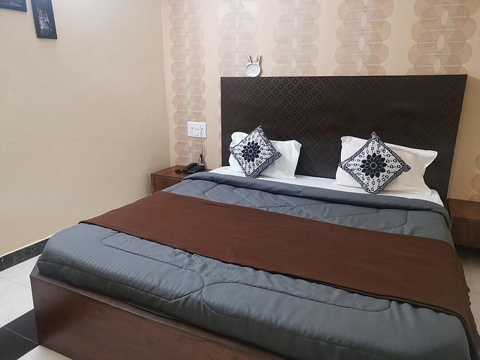 Others 5, J J Lodging, Kolhapur
