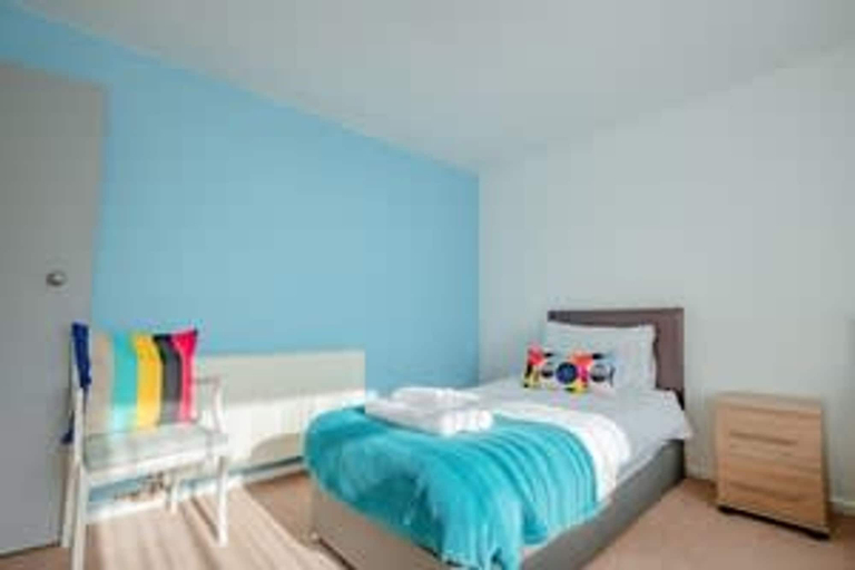 Room 2, Host Stay Lechlade, Sandwell