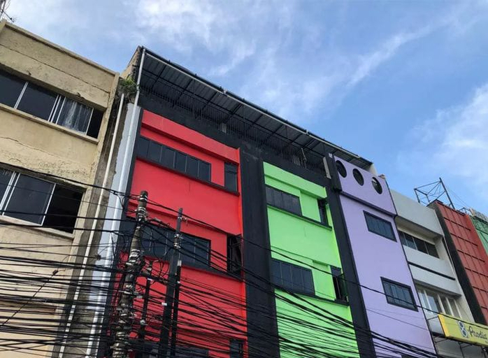 Exterior & Views
