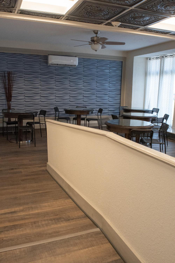 Food & Drinks 5, Hotel Chataura, Wayne