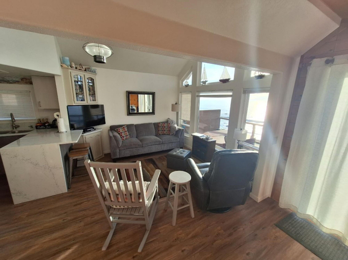 Room 3, Oceanfront Cabin 10 Jacuzzi Breathtaking Views, Del Norte