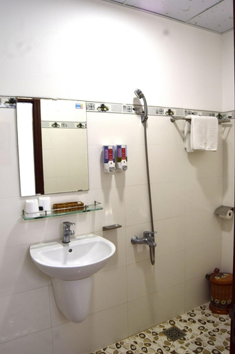 Bathroom 3, Khach San Huong Giang, Vũng Tàu