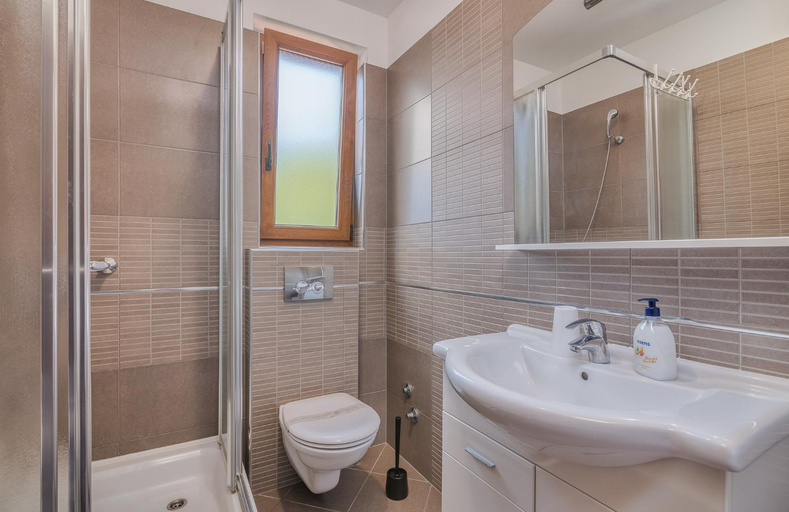 Bathroom 5, Apartments Katja, Njivice