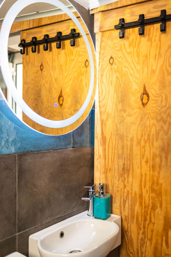 Room 4, Urban Nest - Loft With Private Rooftop Garden, Peloponnese