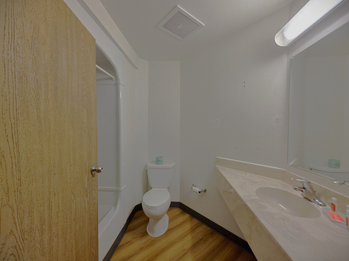 Bathroom 3, Econo Lodge Hot Springs South, Fall River