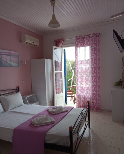 Room 5, Alonnisos Beachfront Getaway - Cozy Summer Gem, Thessaly