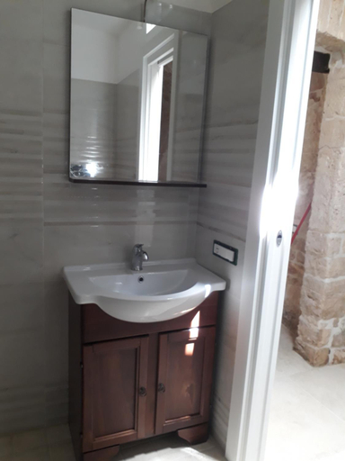 Bathroom 2, Trulli Resort Grassi, Bari