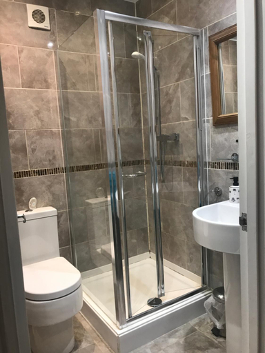 2, Acacia Villas Guest House, Surrey