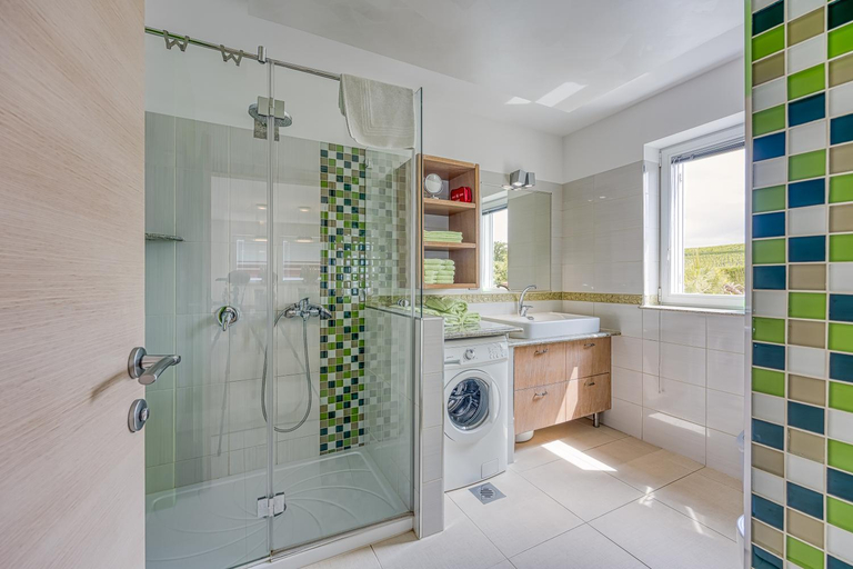 Bathroom 3, Debeli Rtic Apartments, Koper