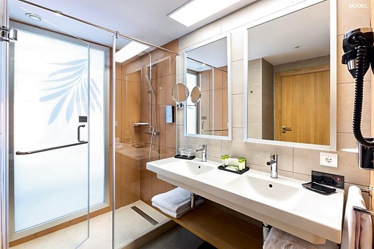Bathroom 5, Hotel Riu Palace Palmeras - All Inclusive, Las Palmas