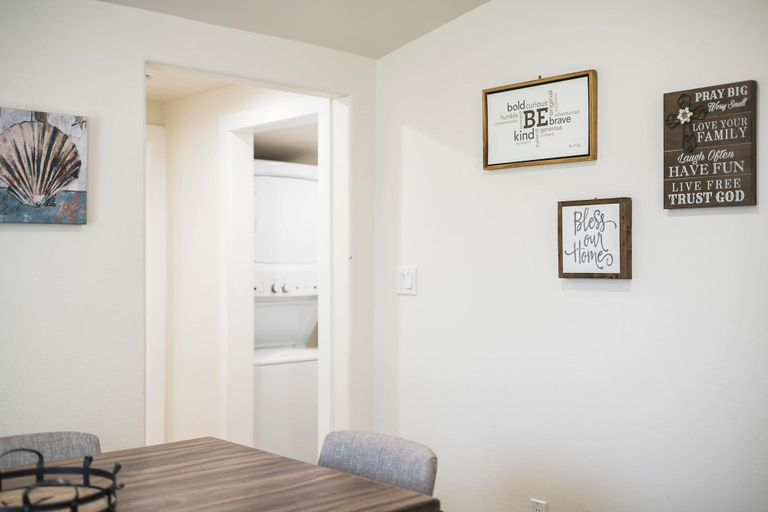 Room 3, Charming Escape With Stylish Decor Outdoor Space, Los Angeles