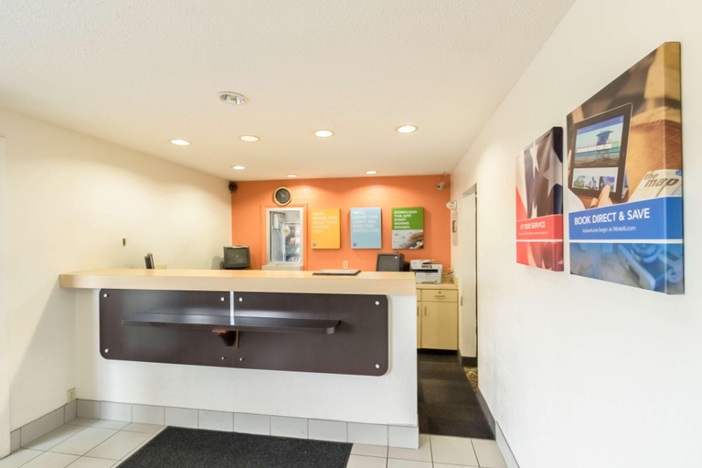 Public Area 2, Motel 6 Crawfordsville, IN, Montgomery