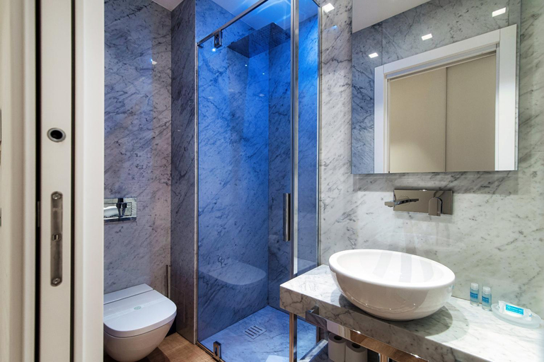 Shower 2, Luxury Lungo Lario by Quokka 360 - Lakeside Apartment In Como, Como