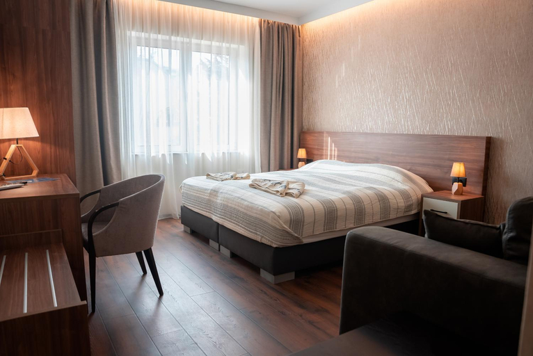 Others 5, La Mer Apartments