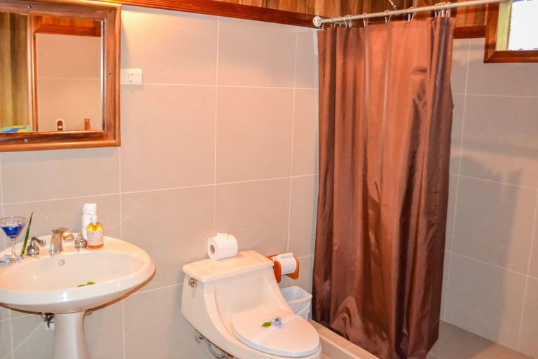 Bathroom 4, Hotel Heliconia Monteverde, Puntarenas