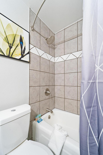 Bathroom 4, インターアーバン スイーツ ホテル, ア ダズラー セレクト by ウィンダム, Tukwila