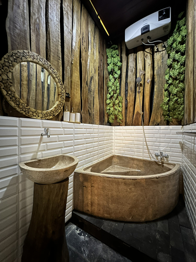 Bathroom 2, 3 BR Java House Near Prambanan Temple - Griya Mandara Homestay, Klaten