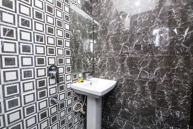 Bathroom 3, FabHotel De Sivalika - 500m from Belur Math, Haora