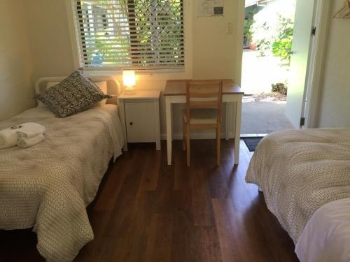 Others 5, The Health Lodge, Byron