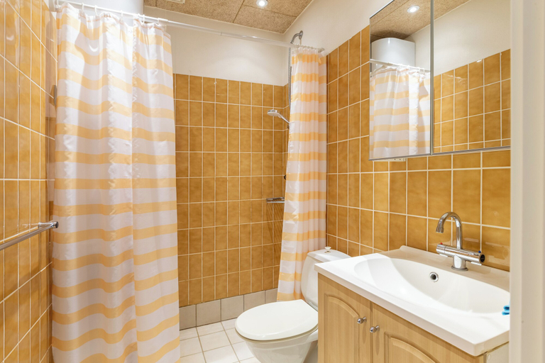 Bathroom 5, Agger Holidays, Thisted