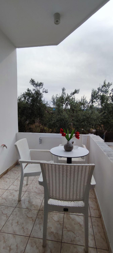 Others 3, Villa Shapa Ksamil, Sarandës
