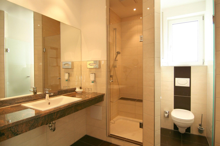 Bathroom 4, Hotel St Georg, Regensburg
