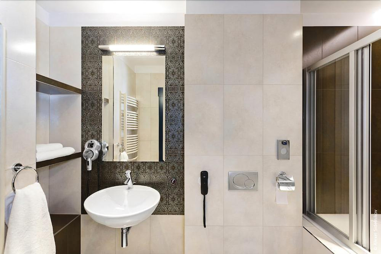Bathroom 4, グレープ ホテル, Środa Śląska