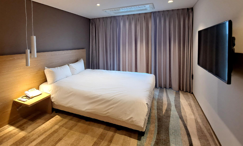 Bedroom 3, Saint Beach Hotel, Jeju